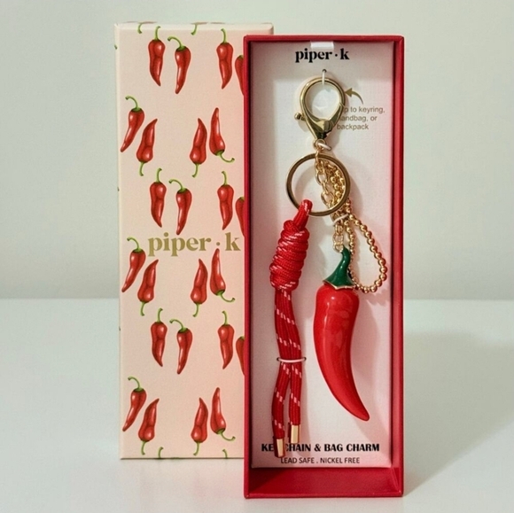 🌶🔹️ Piper K🔹️ Red Hot Chili Pepper Bag Charm / Key Chain - Picture 1 of 2